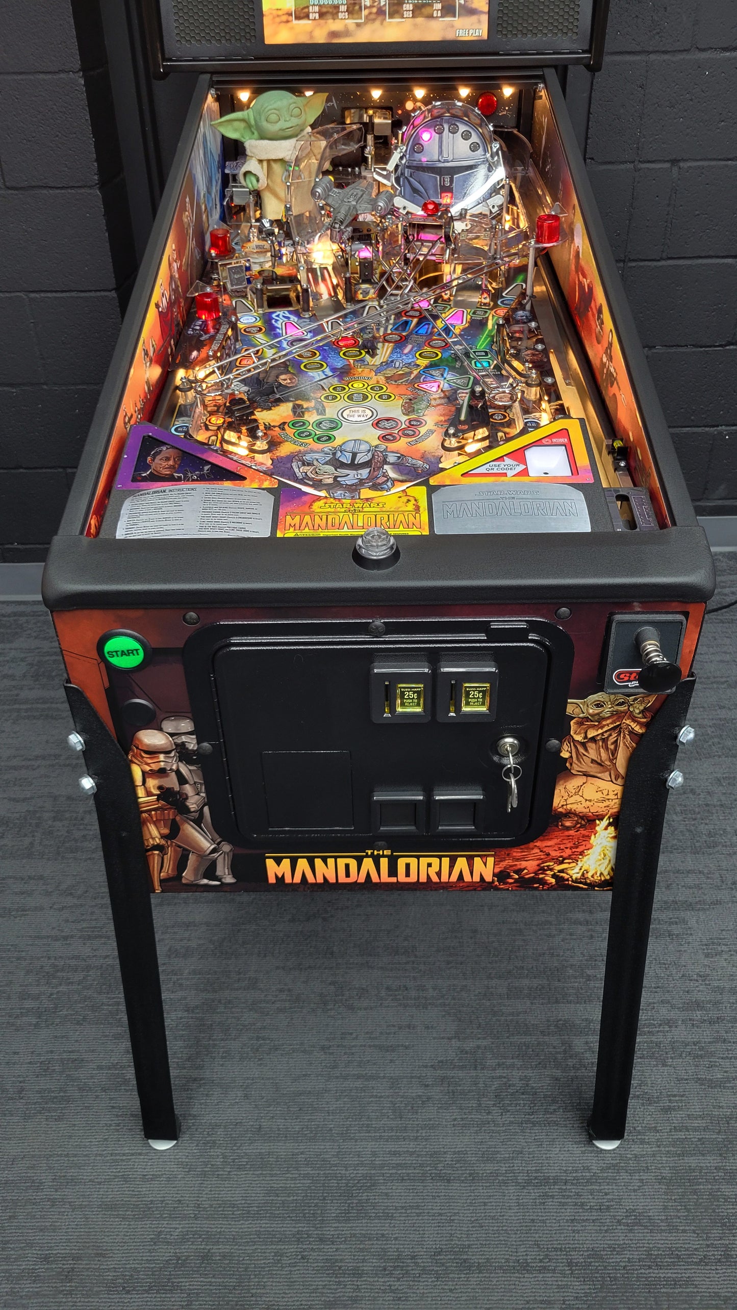 Stern Mandalorian Premium Pinball HUO